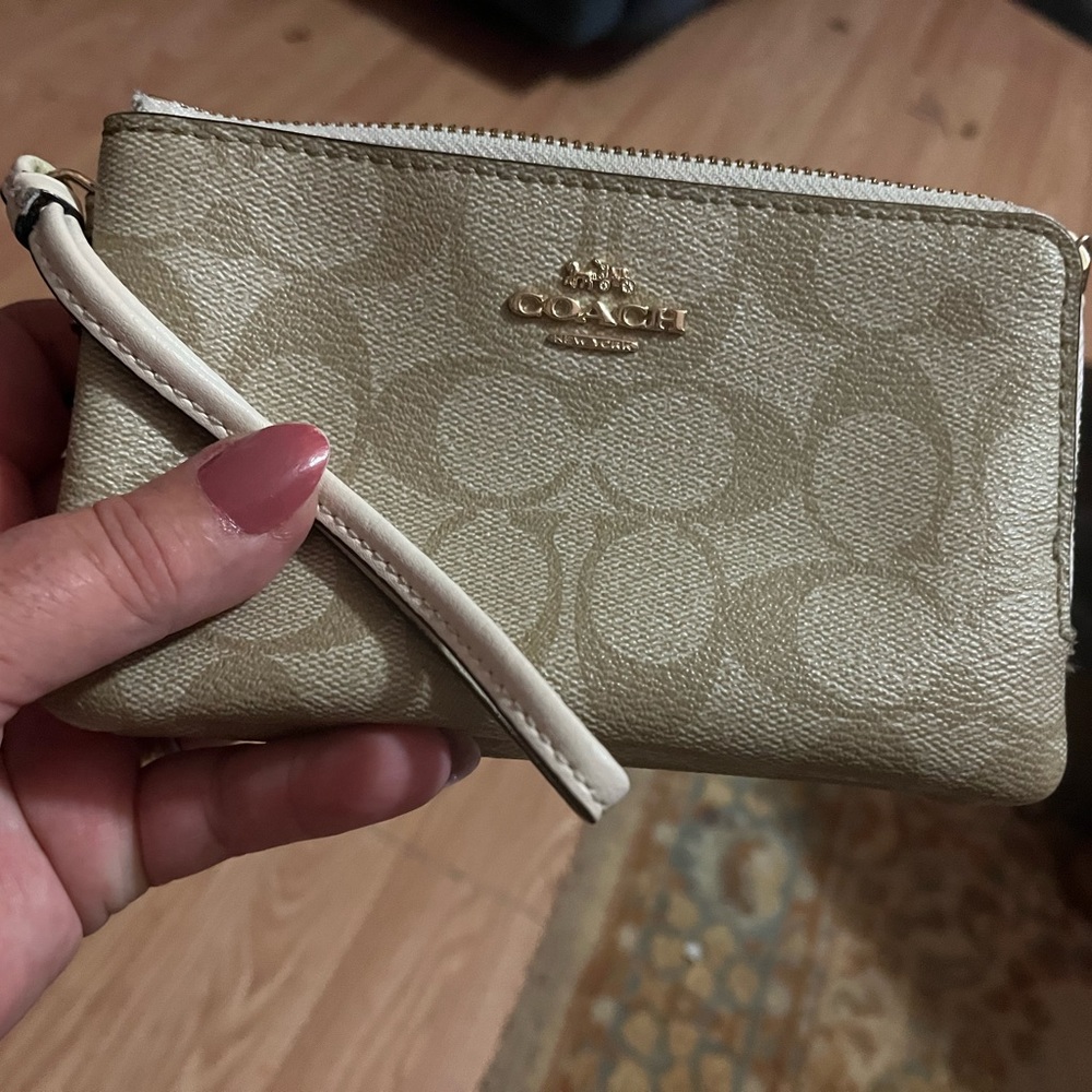COPY - Coach wristlet